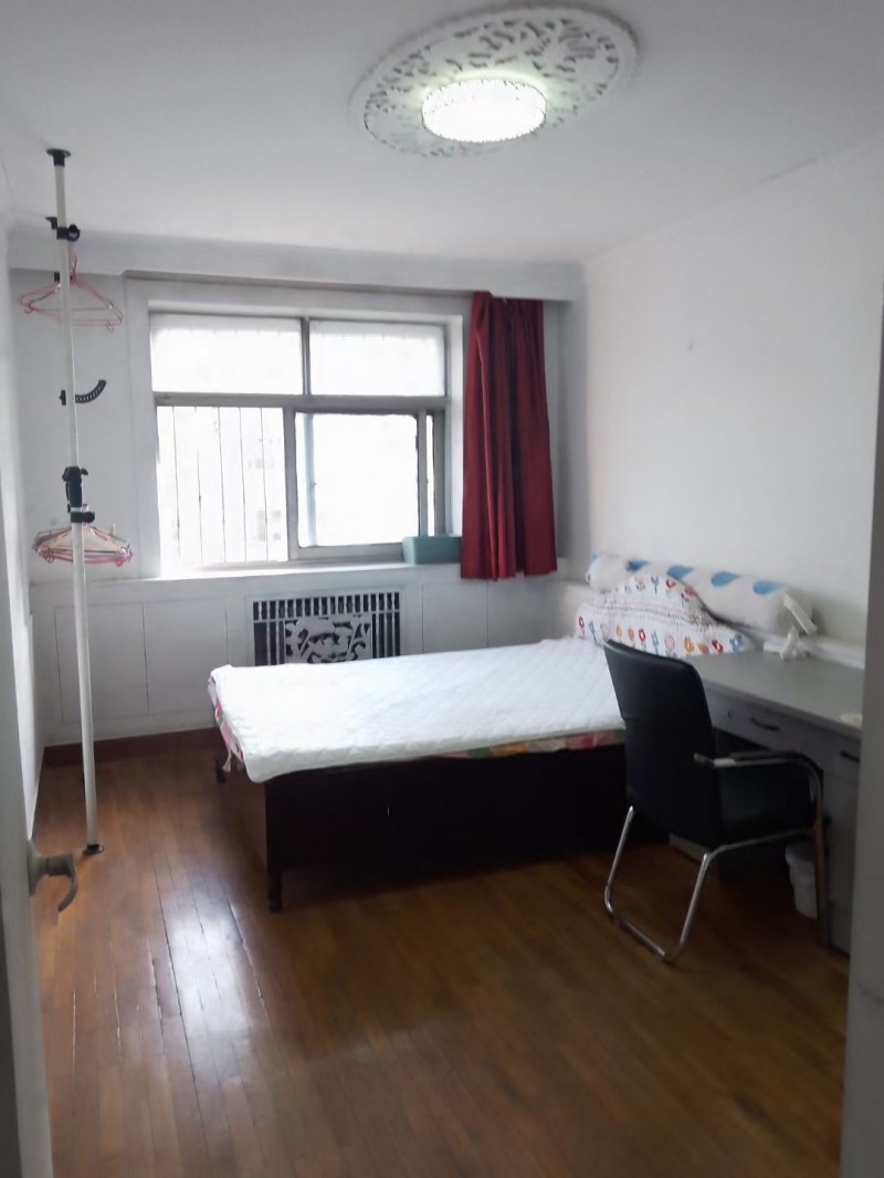 名关电建小区步梯四楼出租，三室两厅一卫，带地上小房一间，停车方便，没有物业费，一（第 4 张）