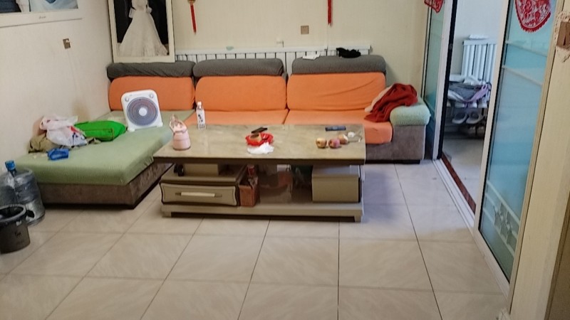 出租出售南和街金融服务小区三单元四楼西户。拎包入住，精装修家具家电天然气暖气都有（第 3 张）