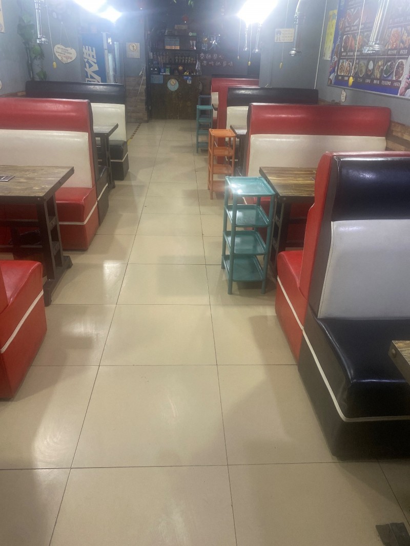 转让营业中餐饮店，临街纯一层，周边居民区，快递圆，旺铺老客户多，因去外地发展，现（第 1 张）