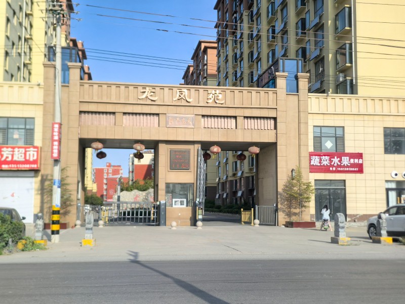 本人出售没有中介费，房子是三室一厅一厨两卫精装修南北通透。南北通透采光优美位置在（第 4 张）