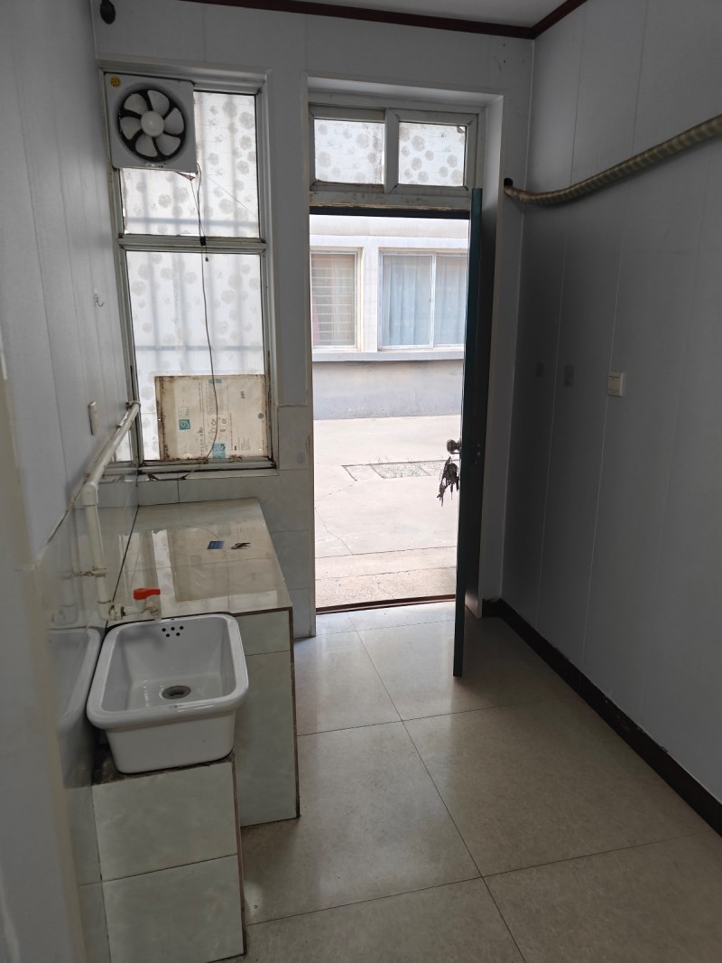 幸福家园离太极广场近一中近建材市场近东大街近年租一年4xxx一室一卫干净卫生安全（第 2 张）