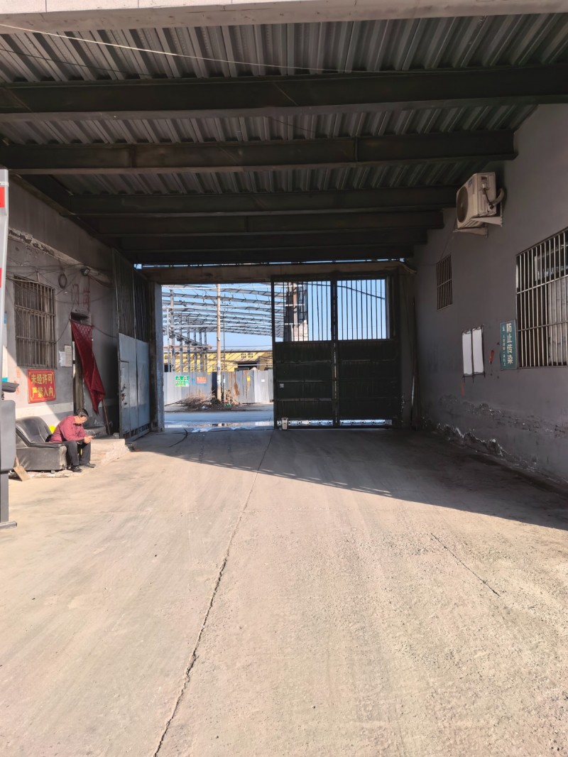 出租，段庄工业区大路边有4大间门面，开饭店，超市，都可以，
出租，厂里面2层，（第 2 张）