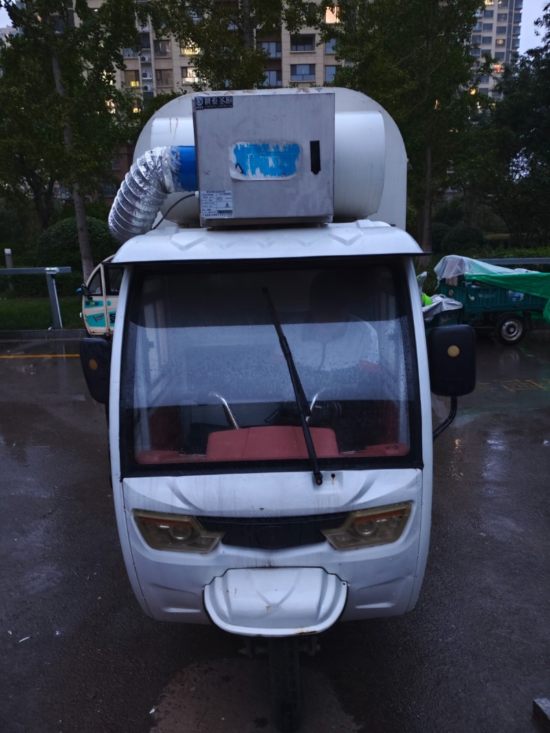 可自提 用了一年，多功能餐车，当初购买时10000元，现 在九成新，现价5500（第 2 张）