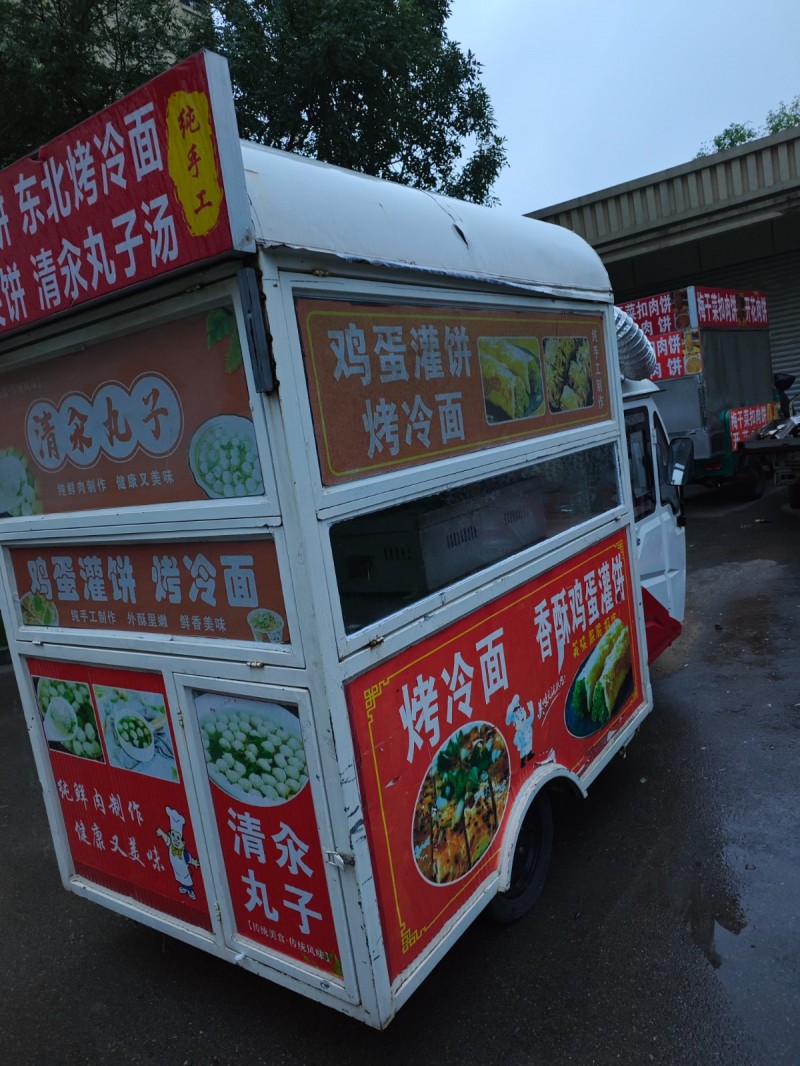 可自提 用了一年，多功能餐车，当初购买时10000元，现 在九成新，现价5500（第 3 张）