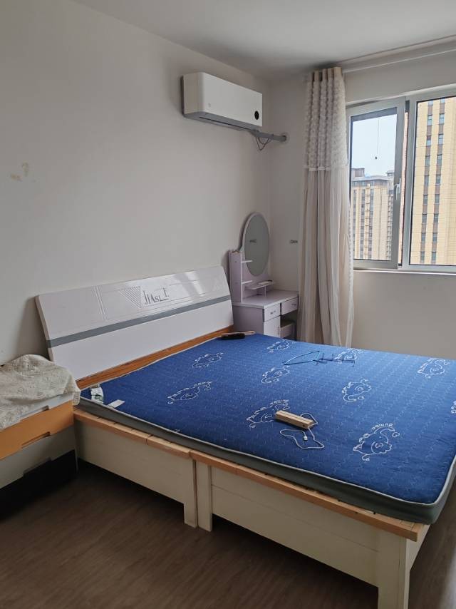 出租华景苑小区单元楼一套，三室两厅一卫家电齐全，拎包入住（第 1 张）