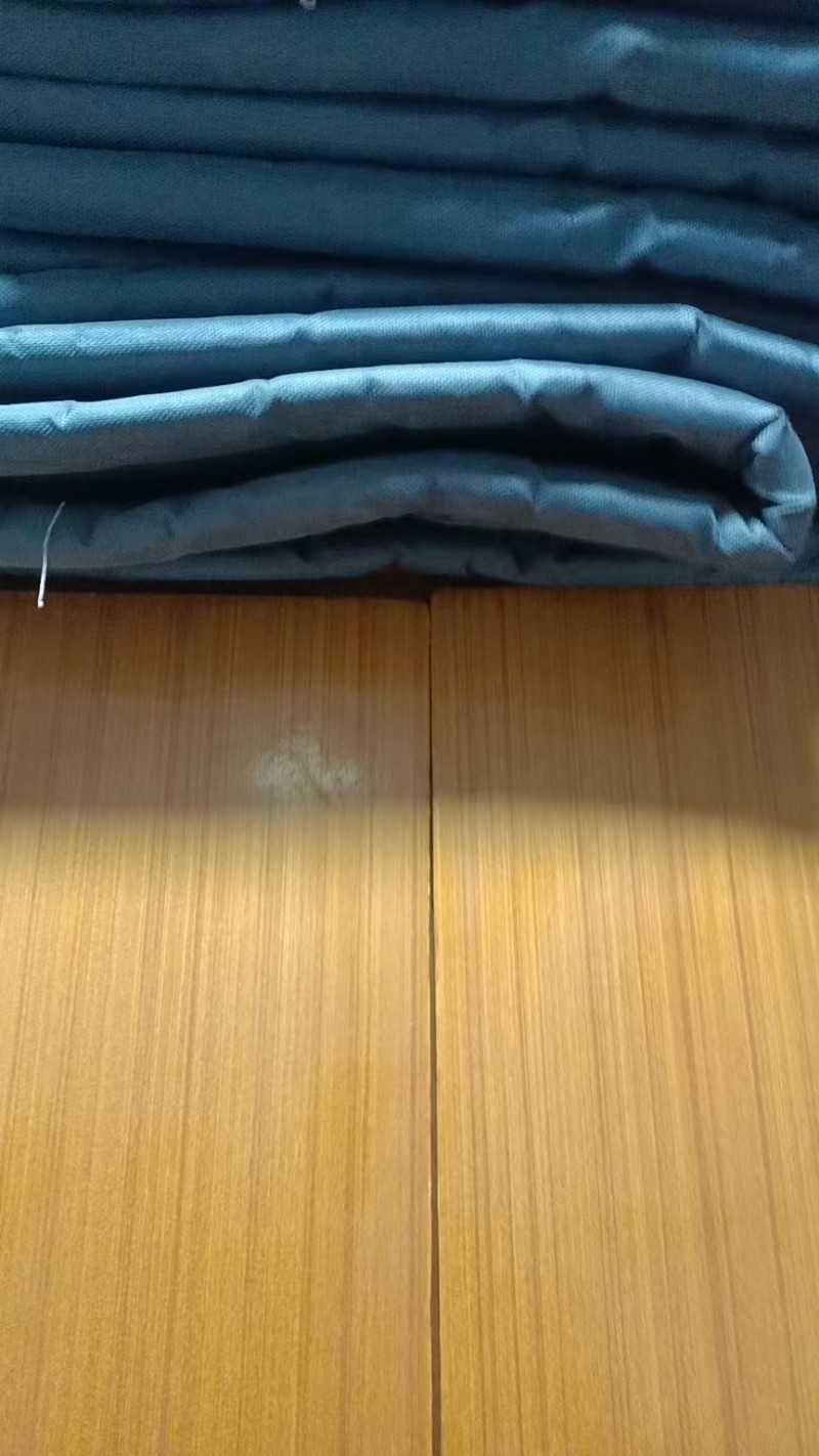 厂房大门帘有3条，用过一次，还新的，有需要的联系，位置在名关西大街铁路西（第 1 张）