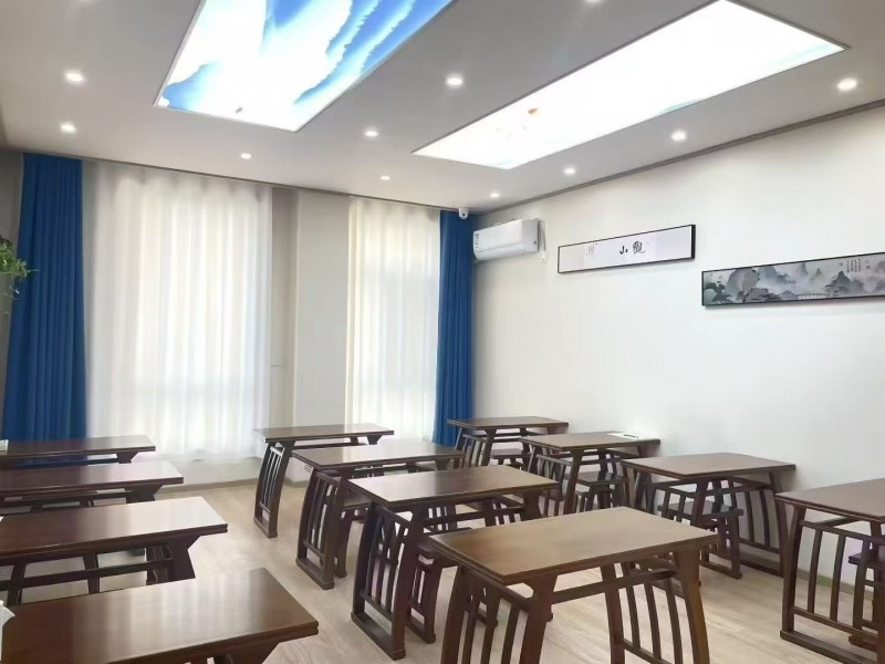 寒假托管招生启动
我们为孩子营造一个
温馨的托管环境
让他们在爱与自由中绽（第 4 张）