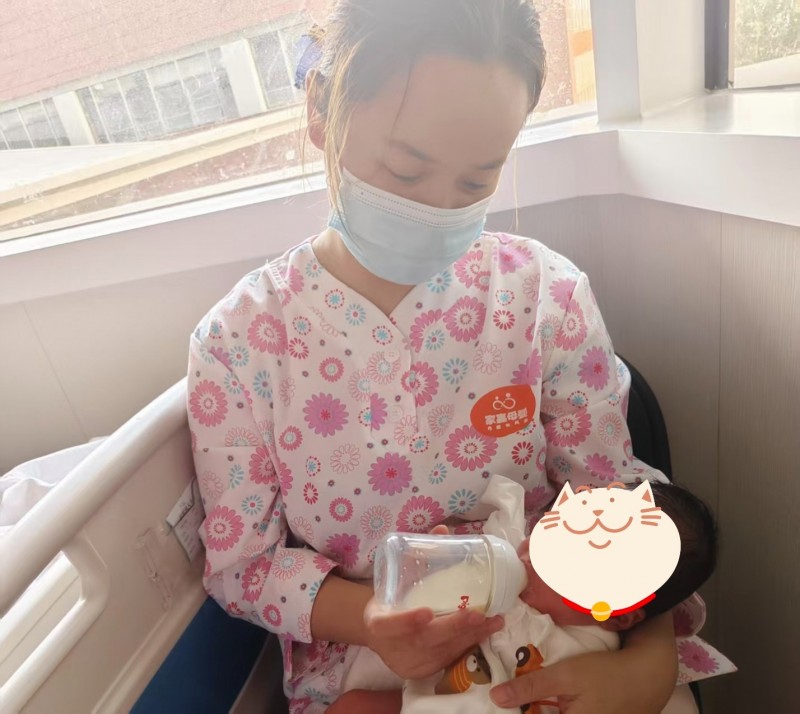 90后个人月嫂核心服务

新生儿护理：黄疸监测护理、湿疹热疹区分照料、脐部消（第 8 张）