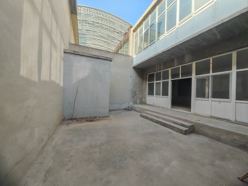 利民街独院188平，带车库，带阁楼，有集中供暖，接头已入户（第 3 张）