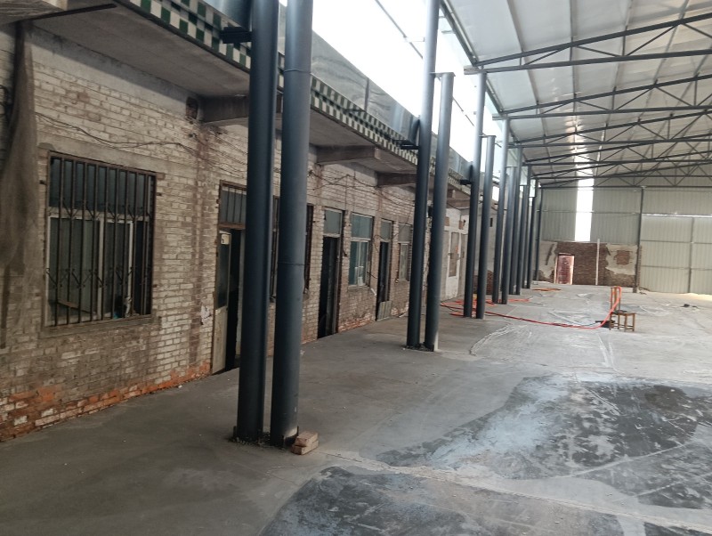 中华大街桥南路东，出租仓库1000平，可上航车，有住房，水电齐全，可过半挂。（第 1 张）