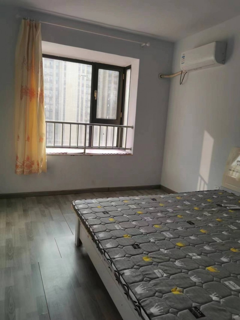 【万浩凤凰台】出租三室两厅一卫，集体供暖，有空调，家具，能做饭，129平（第 1 张）