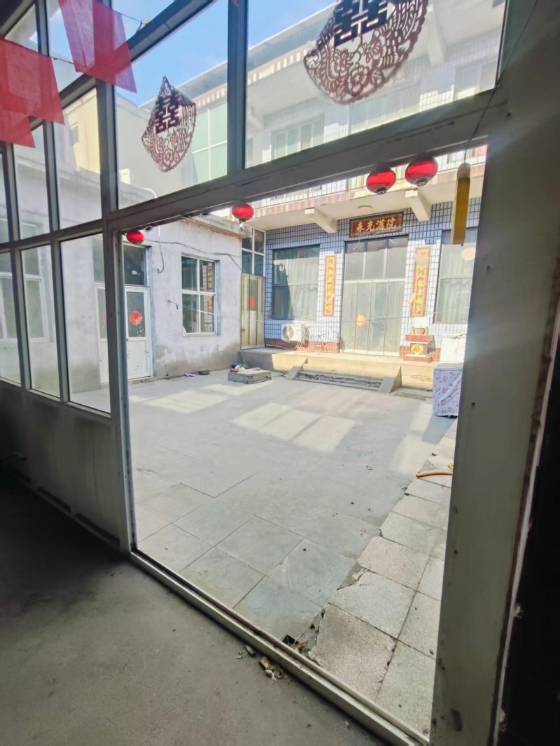 房屋出租（北屋和西屋）
五里村北屋新装修的，家居，水  电  有天燃气。齐全，（第 2 张）