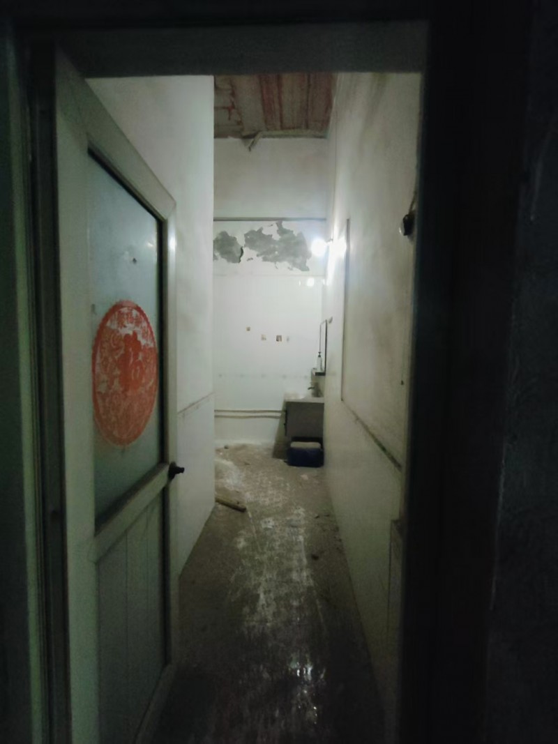 房屋出租（北屋和西屋）
五里村北屋新装修的，家居，水  电  有天燃气。齐全，（第 8 张）