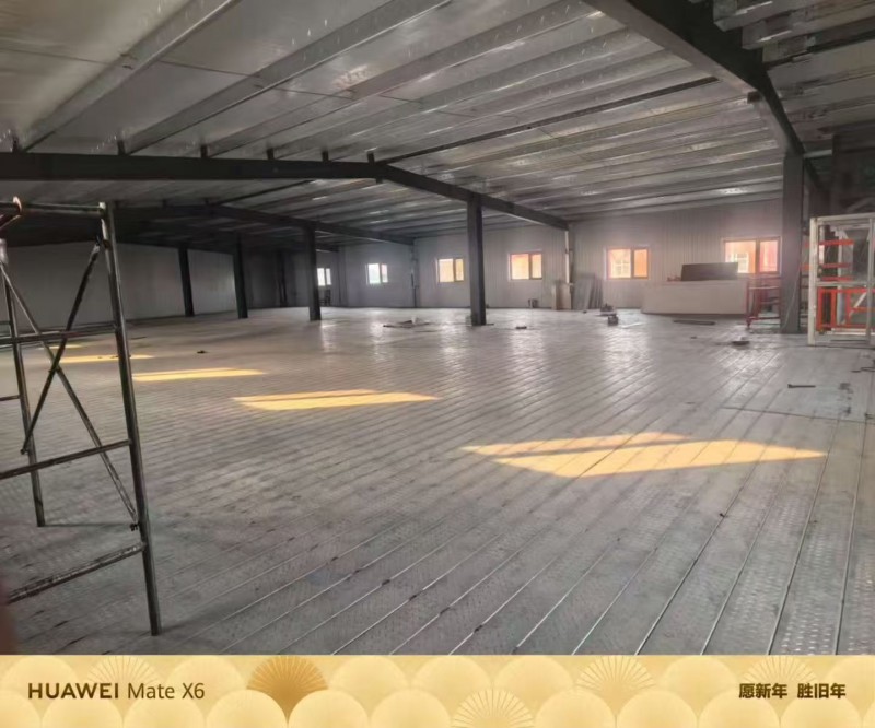 场地出租 ，二楼，550平 ，可放轻货，可当办公室，有3吨货梯，有步梯。 
⛳（第 3 张）