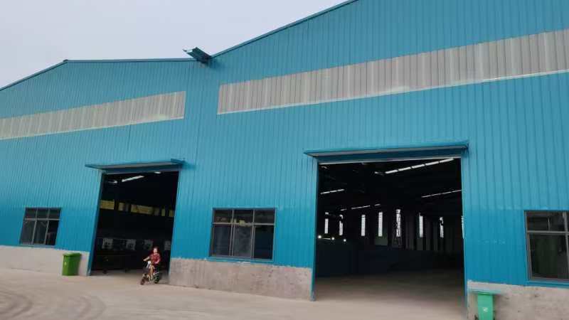 出租厂房1200平，独院，有航吊，水电齐全，临大路，交通便利，可进大车
地址:（第 2 张）
