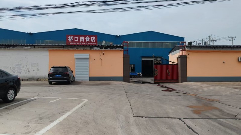 出租厂房1200平，独院，有航吊，水电齐全，临大路，交通便利，可进大车
地址:（第 3 张）