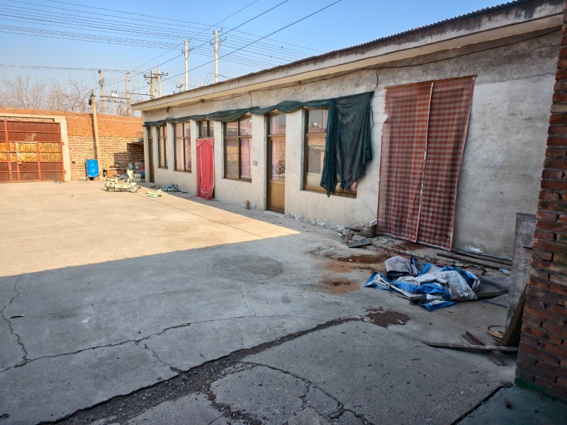 仓库200平，院子300平，有三个小屋水电齐全，无环评无天吊（第 2 张）