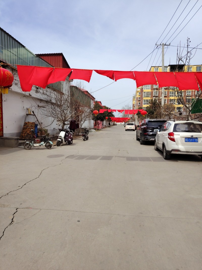 上下两层五个卧室，两个客厅，有家俱家电，水电气齐全，环境很好，地理位置出行停车十（第 1 张）