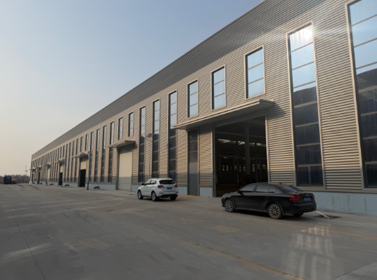 厂房出租 
东工业区3800平方 
交通便利 可进大车 
东工业区优质厂房（第 1 张）