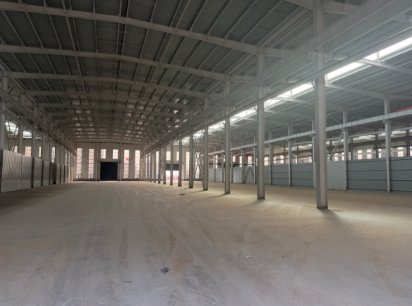 厂房出租 
东工业区3800平方 
交通便利 可进大车 
东工业区优质厂房（第 3 张）