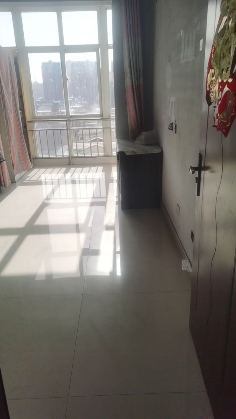 出租中原市场附近交通小区单元楼一套，电梯房，水电暖齐全，价格美丽，非诚勿扰（第 2 张）