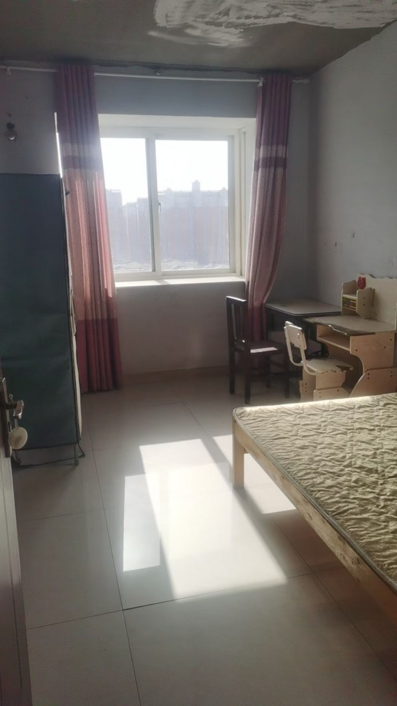 出租中原市场附近交通小区单元楼一套，电梯房，水电暖齐全，价格美丽，非诚勿扰（第 3 张）