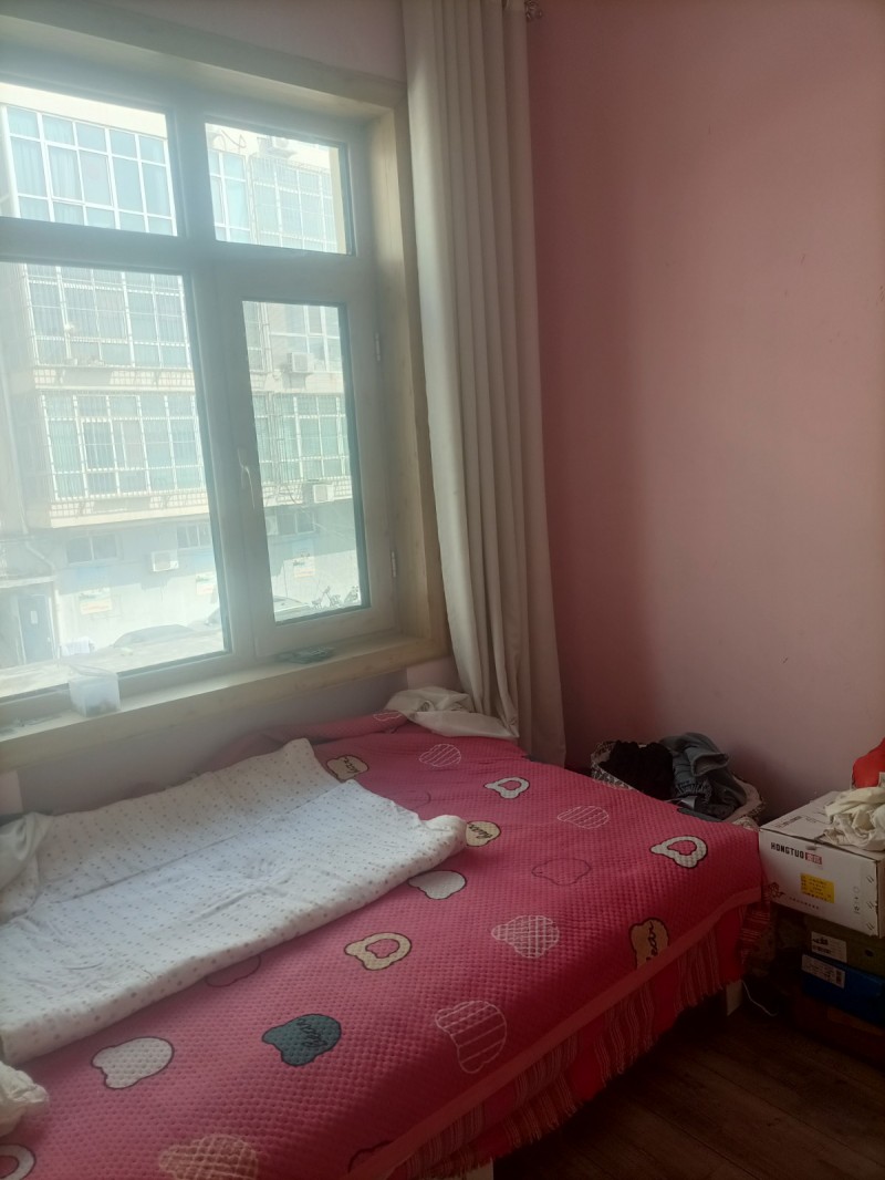 一室一厅，家具水电齐全，洗衣机，热水器，空调，地暖都有，拎包入住，电车充电免费，（第 3 张）