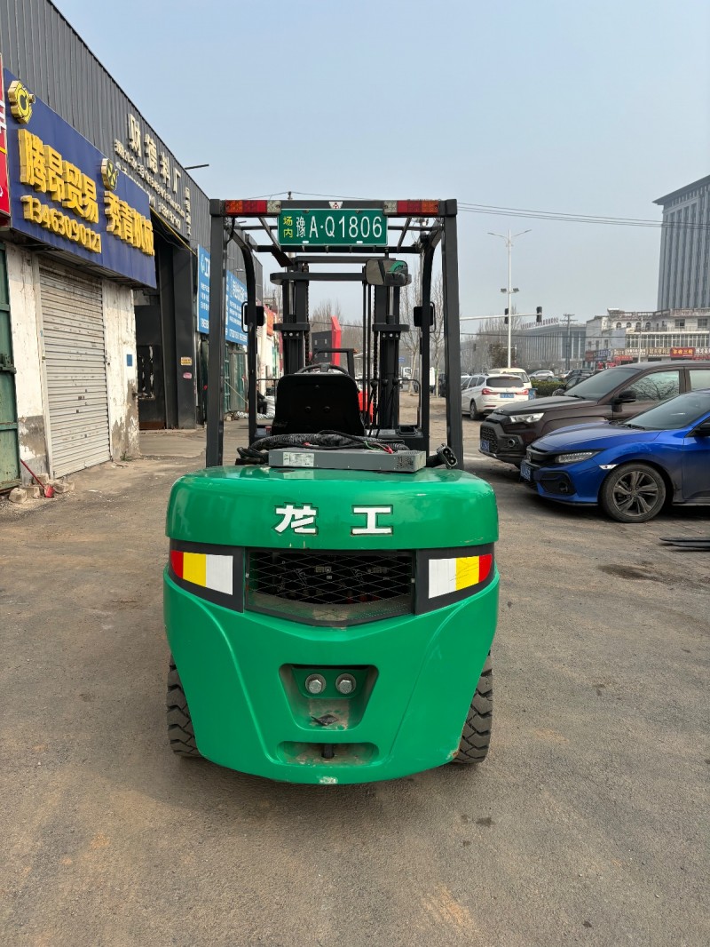 出售3吨龙工锂电叉车，23年，四条实心胎，带侧移，几百小时（第 1 张）