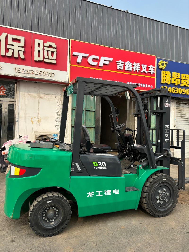 出售3吨龙工锂电叉车，23年，四条实心胎，带侧移，几百小时（第 3 张）