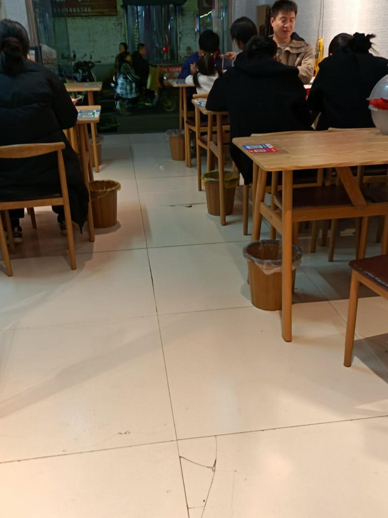 营业中麻辣烫店诚心转让（第 3 张）
