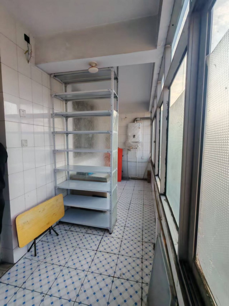 房屋出租，为民路8号院，三室两厅一卫五楼，楼下有小房充电方便。位置毗邻南侧第一实（第 6 张）