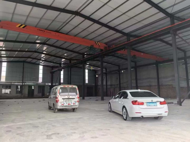 出租：厂房1400平，位于冀尹固中间路口南，有两个航吊，办公区，门口有一亩空地。（第 1 张）