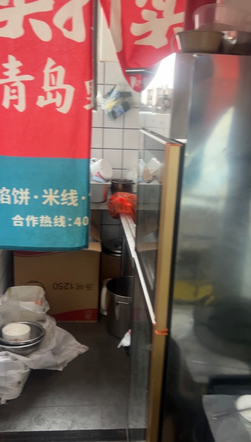 本人因家中有事，无心经营，现转让位于交警北路飞宇嘉苑门口馄饨店一间，门市客源稳定（第 5 张）