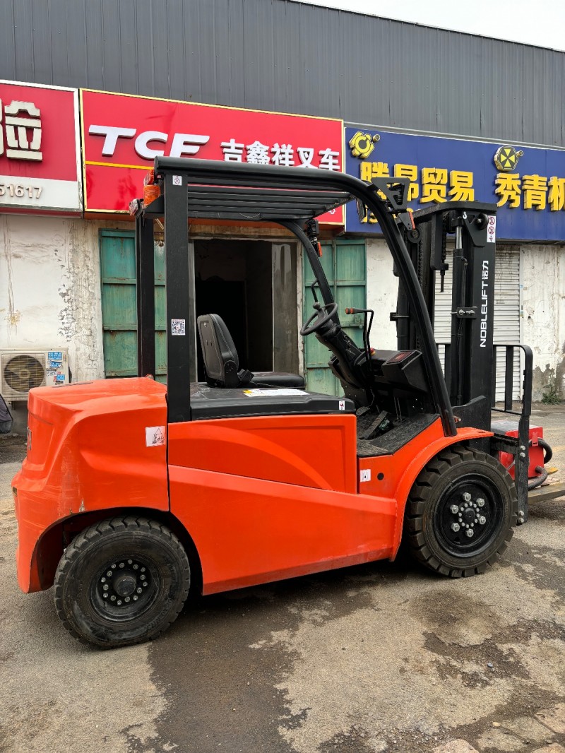 出售3吨升高3米，诺力准新锂电叉车，23年车，一共工作300小时（第 2 张）