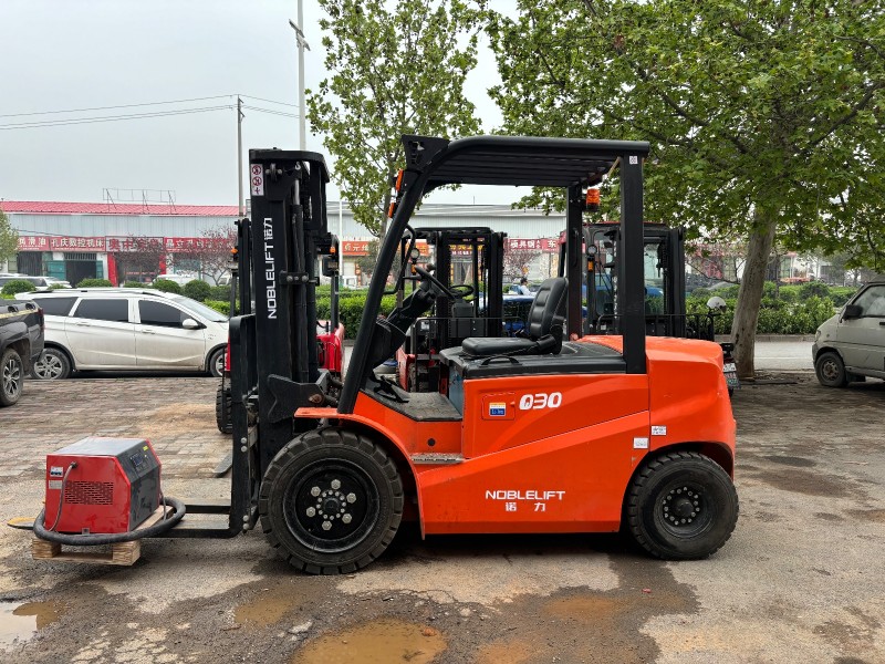 出售3吨升高3米，诺力准新锂电叉车，23年车，一共工作300小时（第 7 张）