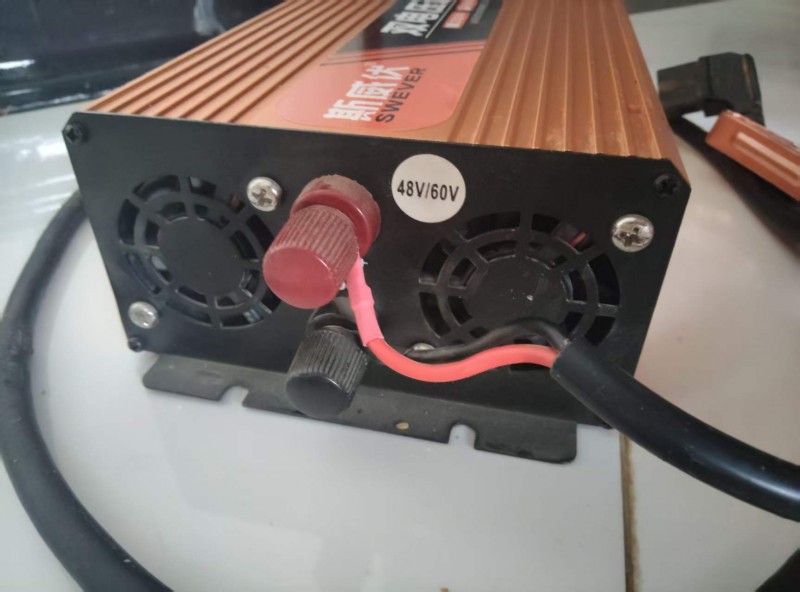 有一个99成新的逆变器，7500W，48伏，60伏通用的，几乎全新，600块钱买（第 2 张）