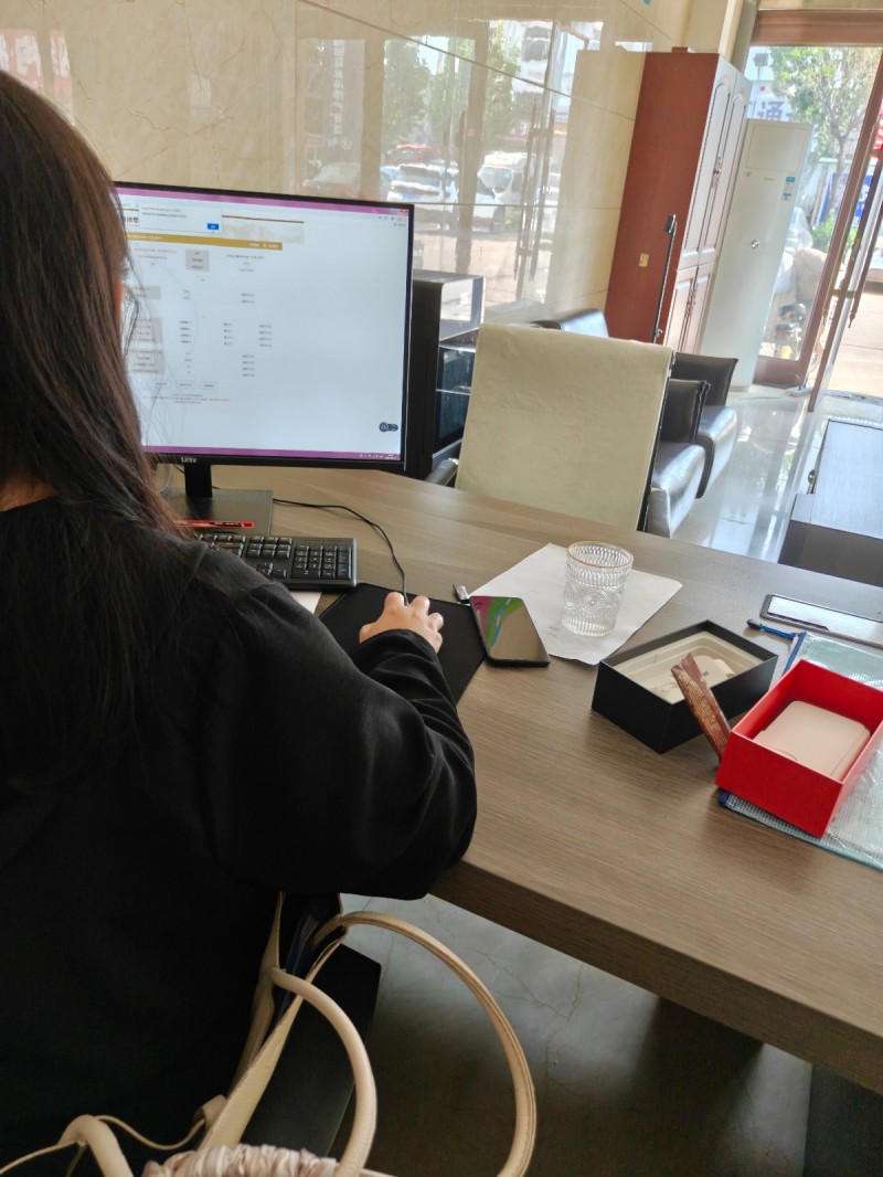 注册公司｜代理记账
注册资金实缴｜验资报告
工商年报｜税务处理（第 1 张）