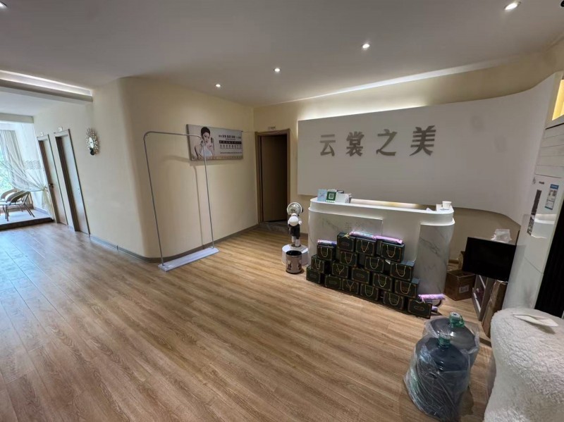 转让营业中美容院位于中华大街西侧招贤桃源居楼下底商，空转带三个空调，一大两小，精（第 3 张）