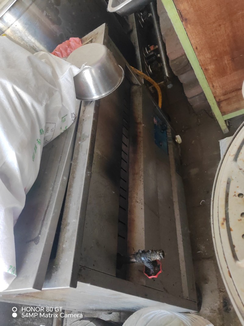 卤肉分拣台1米8×1米，双洗手池，双解冻池1米8×1米2，大容量液化气炸锅，三环（第 4 张）