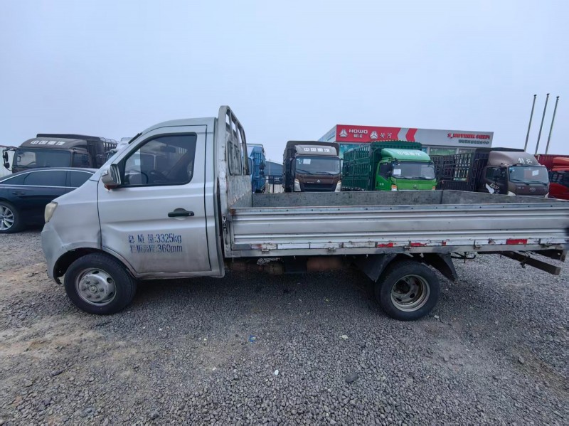 低价出售3.3米长斗货车，包过户。车里内部空调都可使用，有需要联系（第 1 张）
