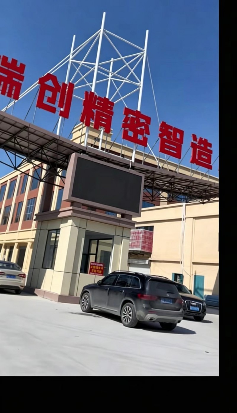 出租瑞创机加工园区大门口门市，地理位置极佳，可售卖和机加工相关的产品，开个五金店（第 1 张）