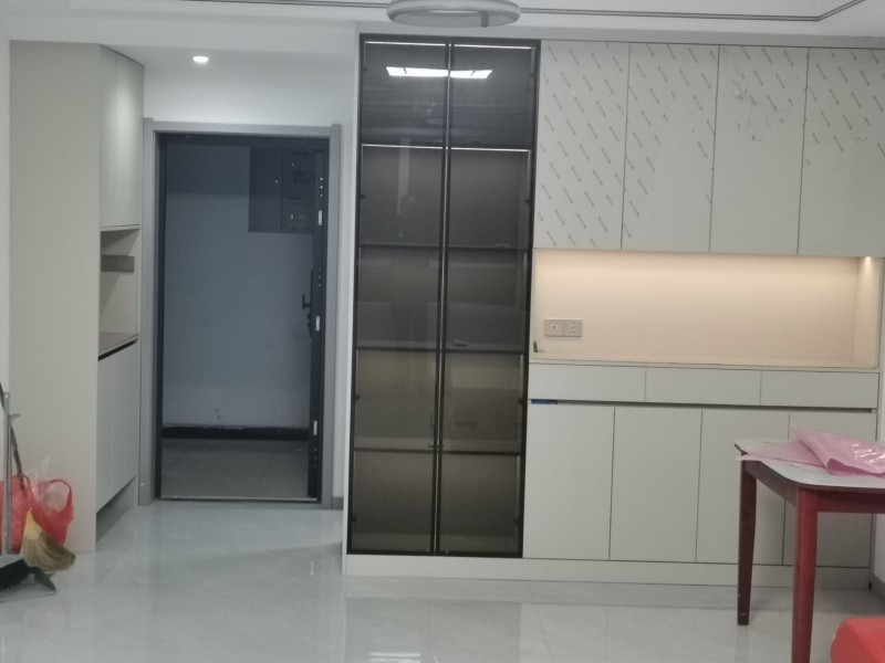 出租紫钢苑，精装修家具家电齐全拎包入住，好楼层，大客厅大阳台采光好，交通便利，紧（第 4 张）