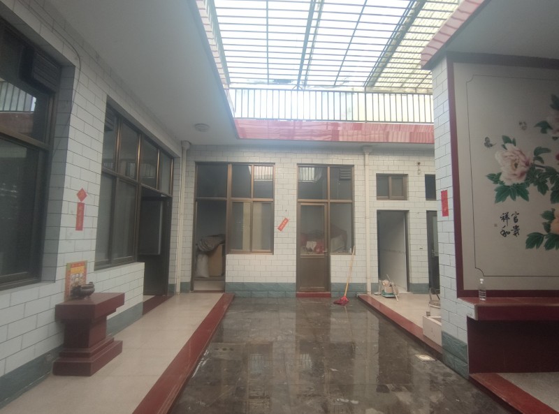 四千多一平名关主城区临街独院，12*15米，180平，浇筑框架结构，全地暖，民水（第 3 张）
