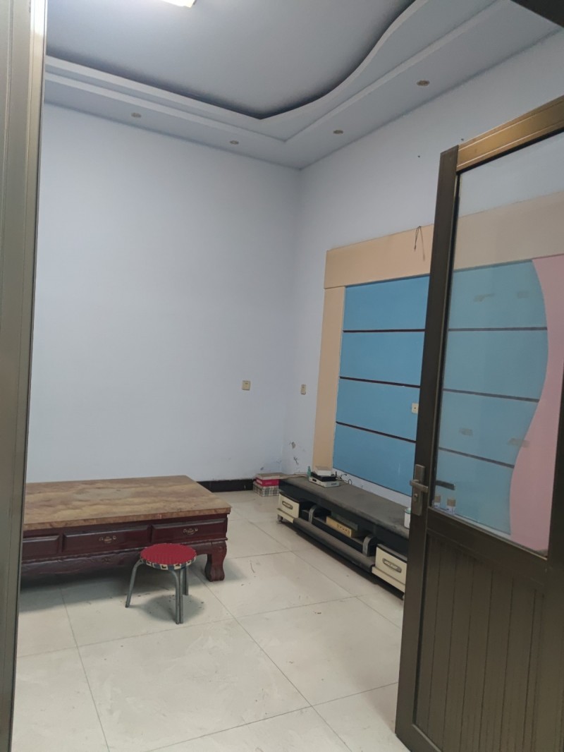 四千多一平名关主城区临街独院，12*15米，180平，浇筑框架结构，全地暖，民水（第 7 张）