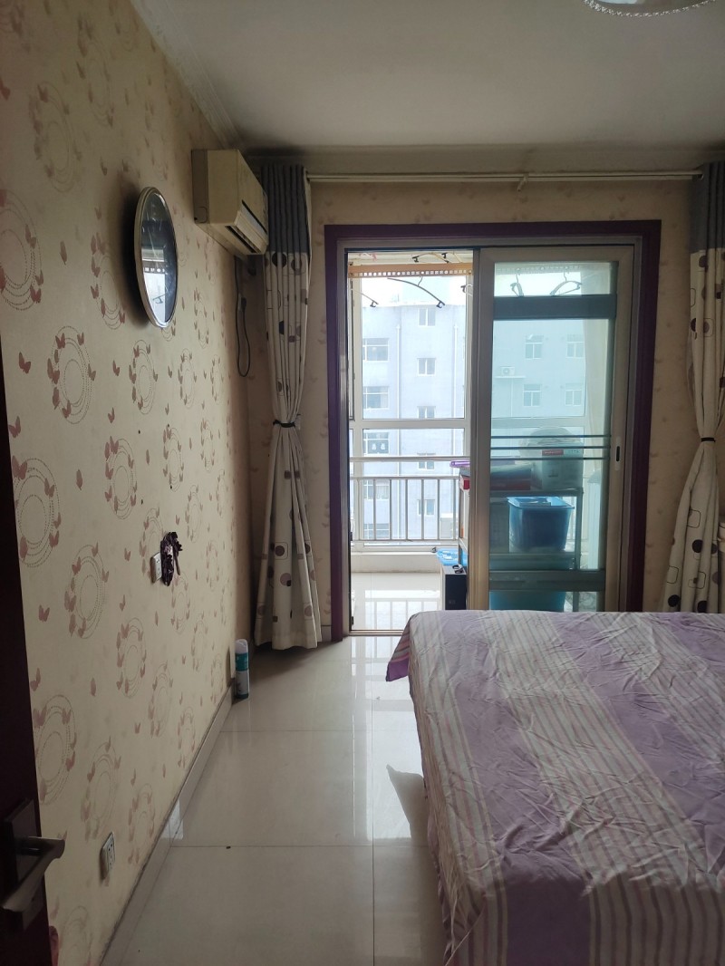 出租惠泽园一期单元楼，115平，三室两厅一卫，精装，室内沙发、衣柜、床、空调、电（第 3 张）