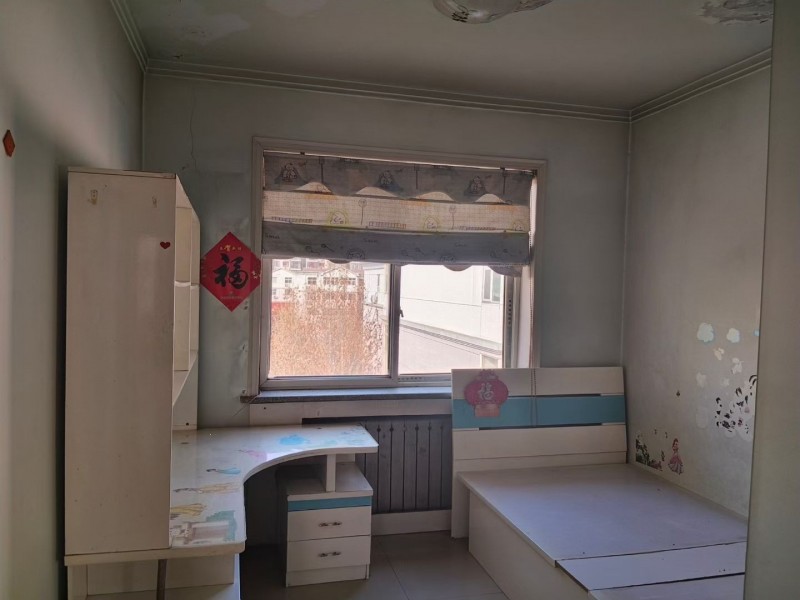 迎宾大道育英路口飞宇北区，三室两厅一卫家电齐全，拎包入住，价格面议，（第 1 张）