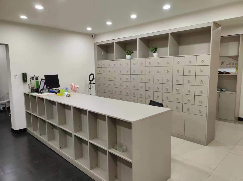 建材市场对面三楼，美容店 转让，接手即可盈利，有需要的电话联系。（第 1 张）