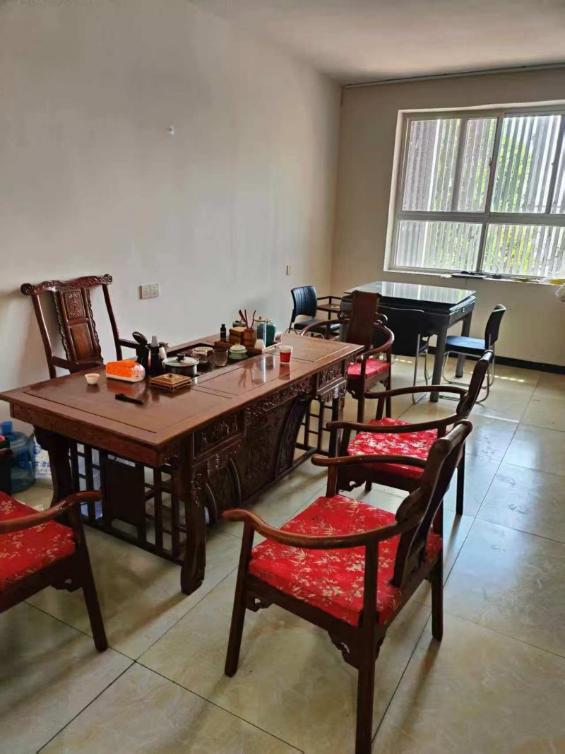 建材市场对面三楼，美容店 转让，接手即可盈利，有需要的电话联系。（第 6 张）