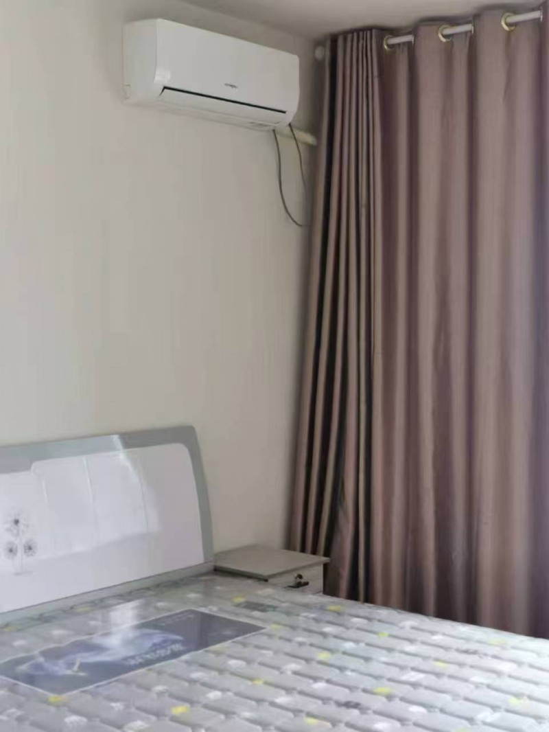 小区环境优美，紧邻中华大街，交通便利，挨着育英，二室，五室，实验中学。（第 3 张）