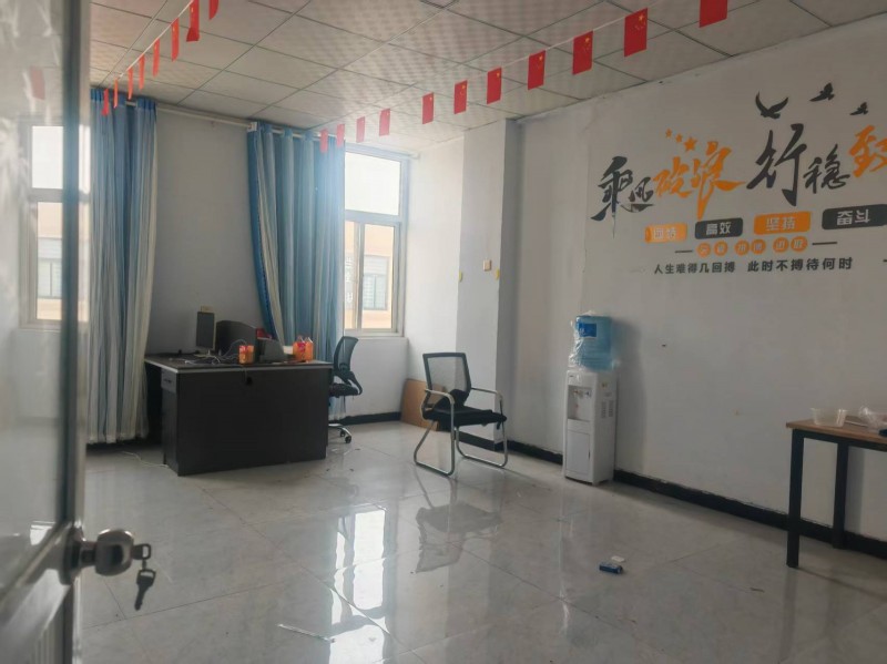 产业城东区门市三楼出租合租分租带空调有宽带可做网销电商等办公用
放8个工位没问（第 1 张）